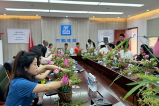 图赫尔：我们寻找对抗能力强的右后卫，若市场有机会将努力把握